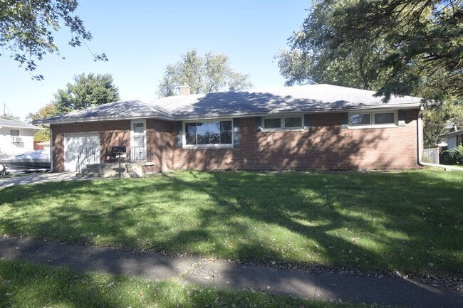 property at 3700 E 34th Ln