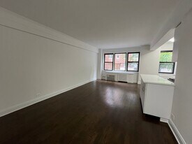 20 Beekman Pl, Unit 9E in New York, NY - Building Photo