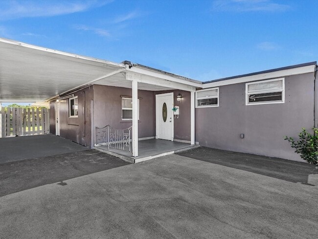 6661 Meade St in Hollywood, FL - Building Photo - Building Photo
