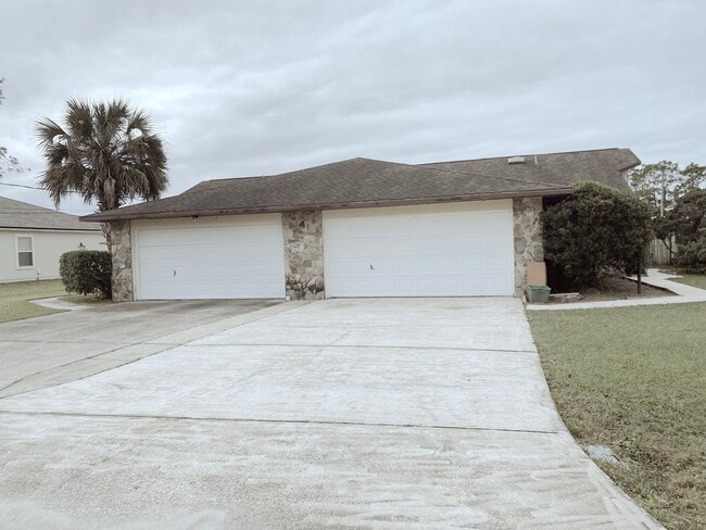 4 Prosperity Ln in Palm Coast, FL - Building Photo - Building Photo