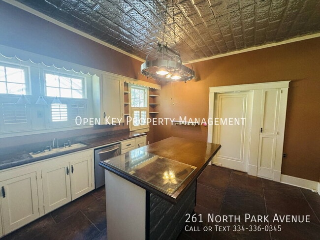 261 N Park Ave in Dothan, AL - Building Photo - Building Photo
