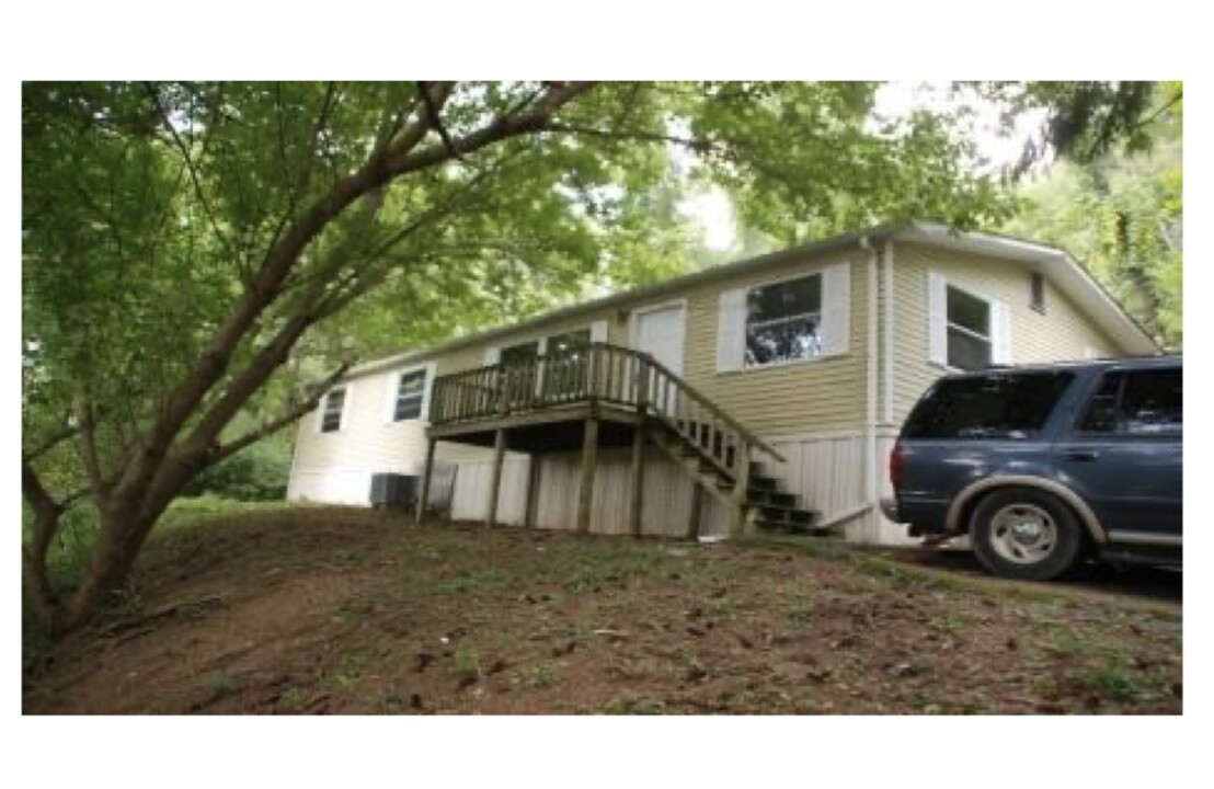 159 Jeffersonville St in Tazewell, VA - Building Photo