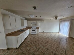 744 S Roche St in Porterville, CA - Building Photo - Building Photo