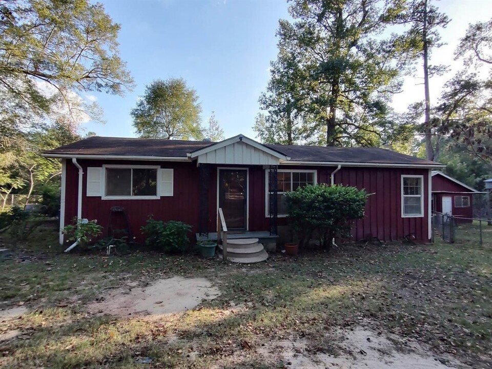 507 Wilson Lake Estates Rd in Livingston, TX - Building Photo