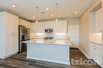 31569 Dwight Dr in Menifee, CA - Foto de edificio - Building Photo