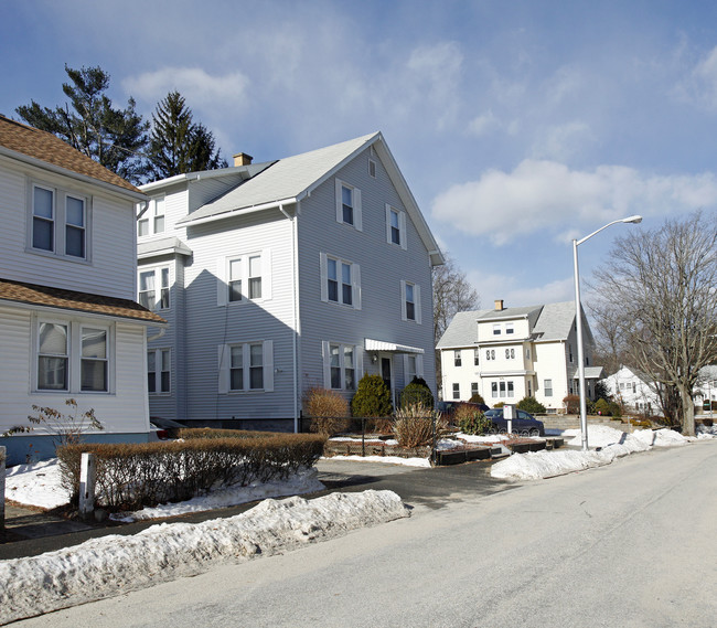 88 Delmont Ave in Worcester, MA - Foto de edificio - Building Photo