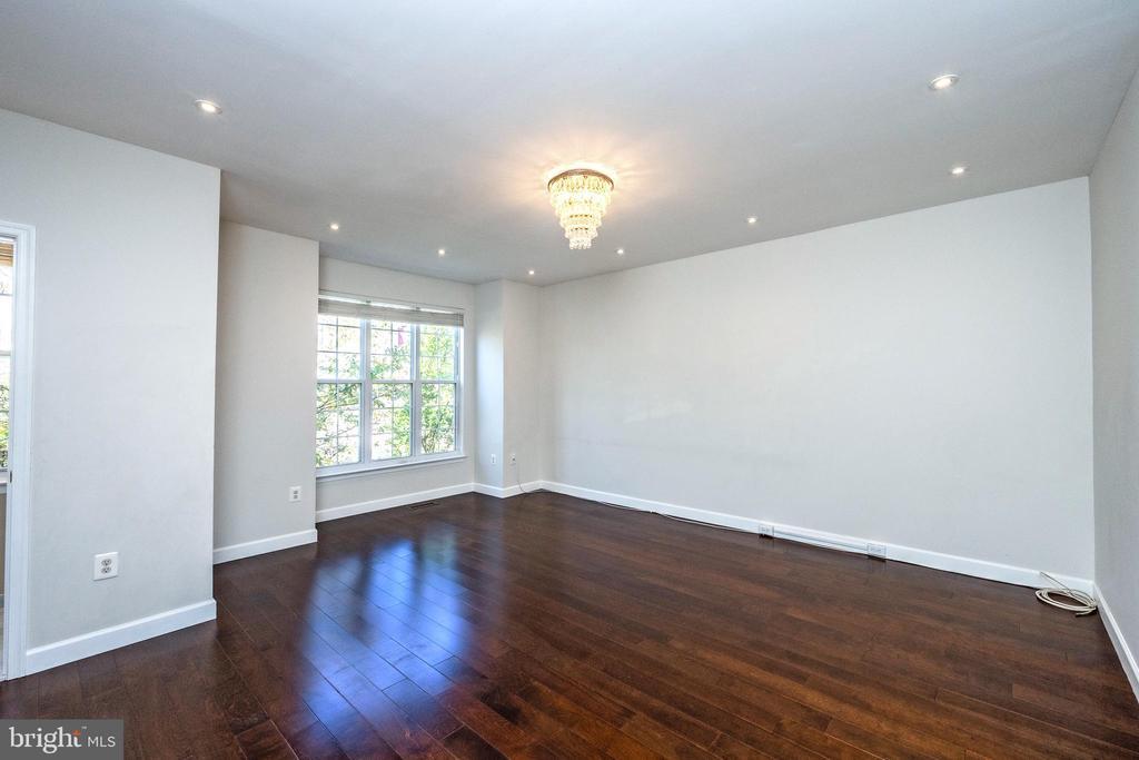 44179 Paget Terrace in Ashburn, VA - Building Photo