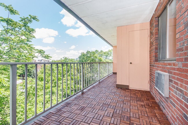 31 Harris St, Unit 702 in Brookline, MA - Building Photo - Building Photo