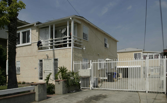 Duplex + 3 Cottages + Sfr in Inglewood, CA - Foto de edificio - Building Photo