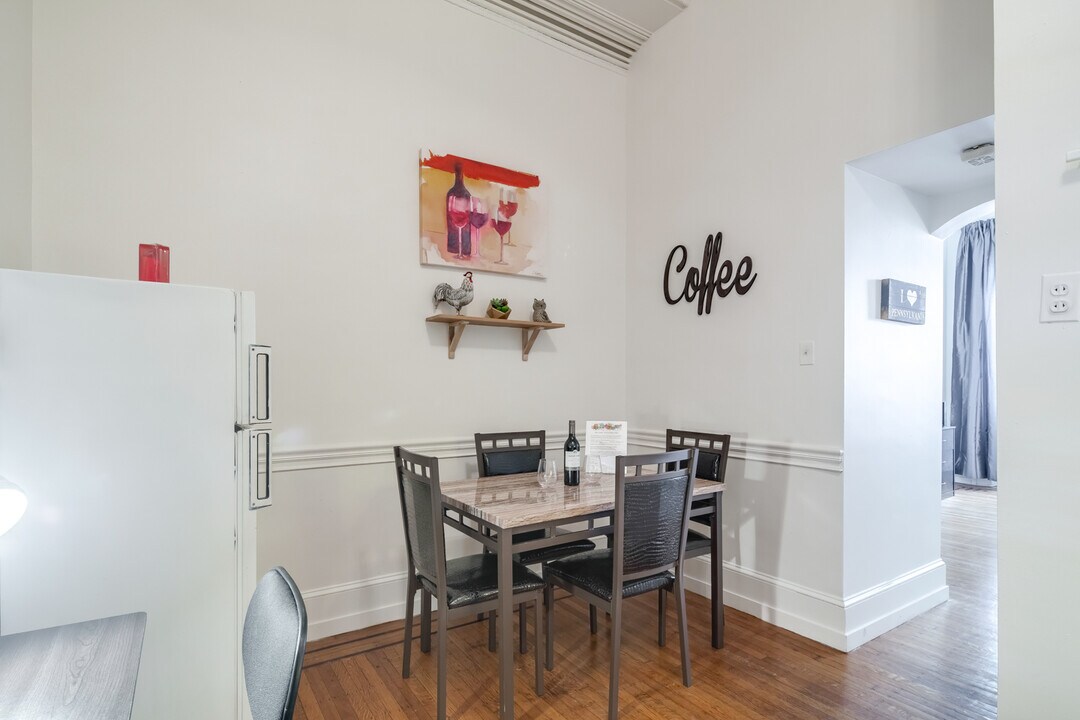 1316 Pine St in Philadelphia, PA - Building Photo