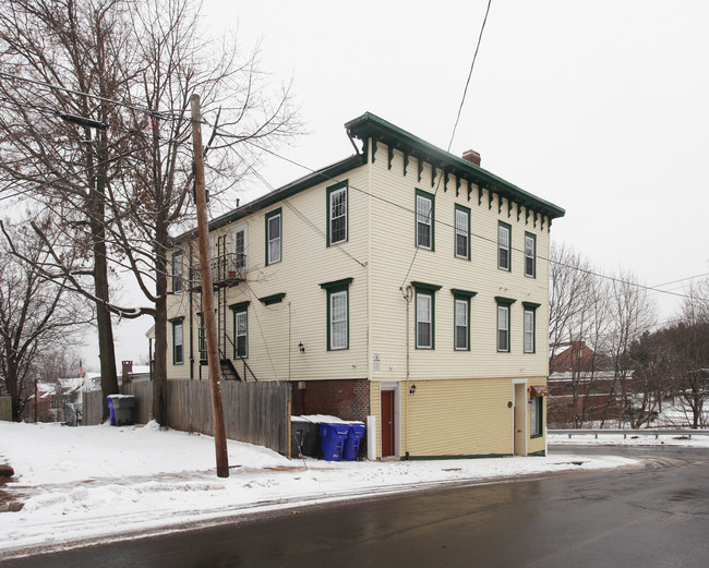 52-56 Asnuntuck St in Enfield, CT - Building Photo - Building Photo