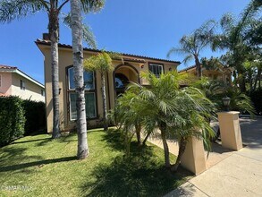 4960 Chimineas Ave in Los Angeles, CA - Building Photo - Building Photo