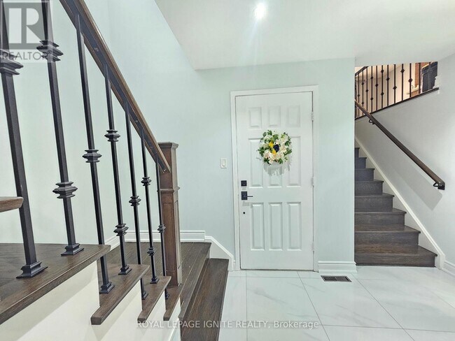 17 St Emilion Way in Toronto, ON - Building Photo - Building Photo