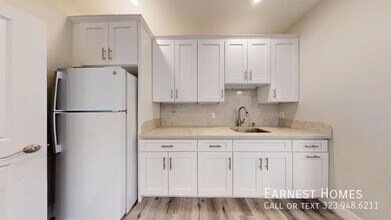 7051 1/2 White Oak Ave in Los Angeles, CA - Building Photo - Building Photo