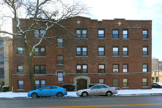 7622 N Sheridan Rd in Chicago, IL - Foto de edificio - Building Photo