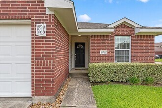 10819 Redwood Dr in Baytown, TX - Building Photo - Building Photo