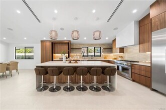16105 Clear Oak Dr in Los Angeles, CA - Building Photo - Building Photo