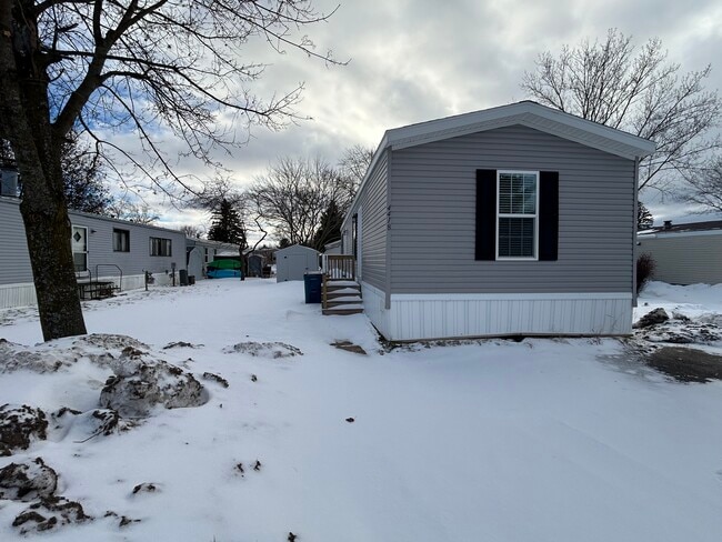 4418 E Daisy Ln in Traverse City, MI - Building Photo - Building Photo