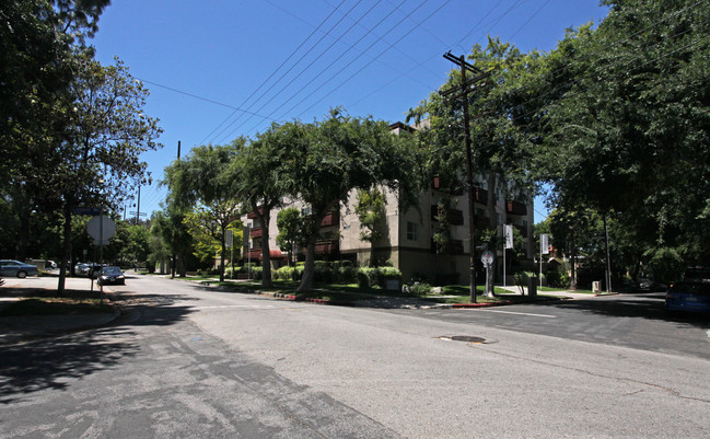 The Premier on Moorpark in Sherman Oaks, CA - Building Photo - Building Photo