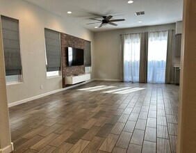 3025 N 37th Way in Phoenix, AZ - Building Photo - Building Photo