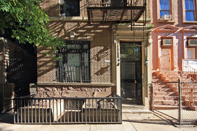 239 Prospect Pl in Brooklyn, NY - Foto de edificio - Building Photo