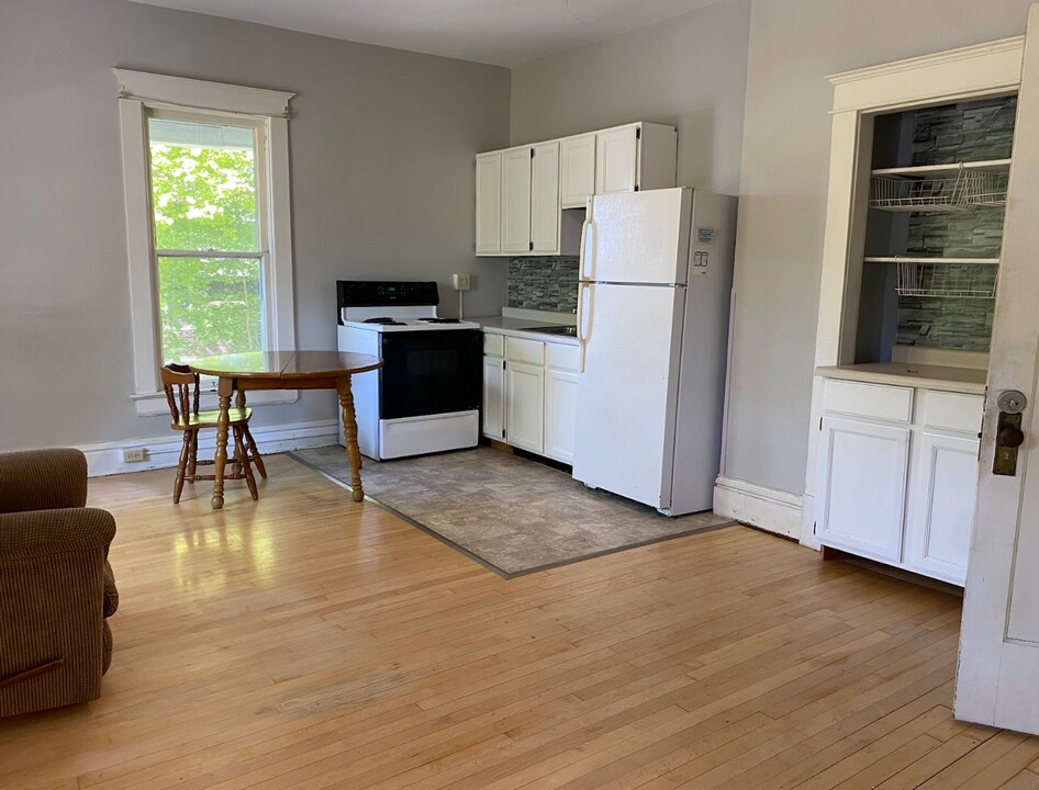 411 Dodge St in Houghton, MI - Building Photo