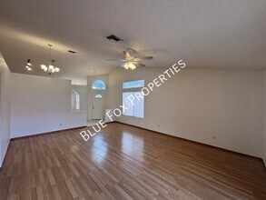 9913 N Woodstone Trail in Tucson, AZ - Building Photo - Building Photo