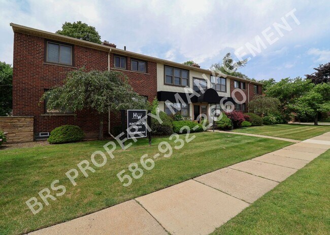 25863 Woodward Ave in Royal Oak, MI - Building Photo - Building Photo