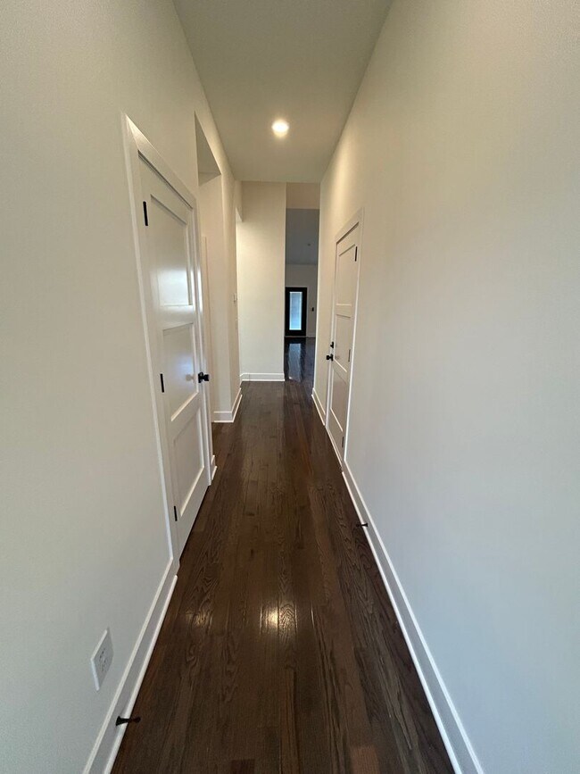 108-110 Oakwood Ct in Raymore, MO - Building Photo - Building Photo