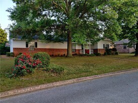 2225 E Jonquil Rd in Fayetteville, AR - Building Photo