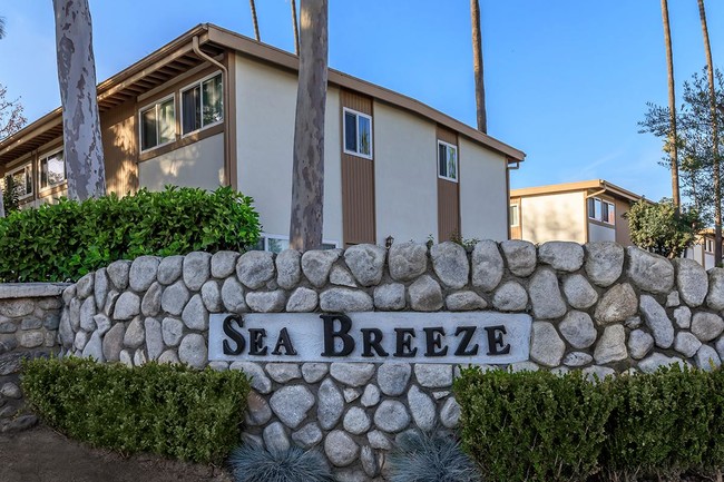 Sea Breeze Rental Townhomes in Costa Mesa, CA - Building Photo - Building Photo