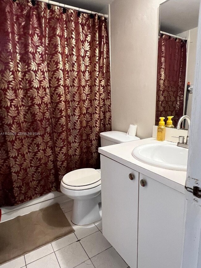 2735 W 66th St in Hialeah, FL - Building Photo - Building Photo