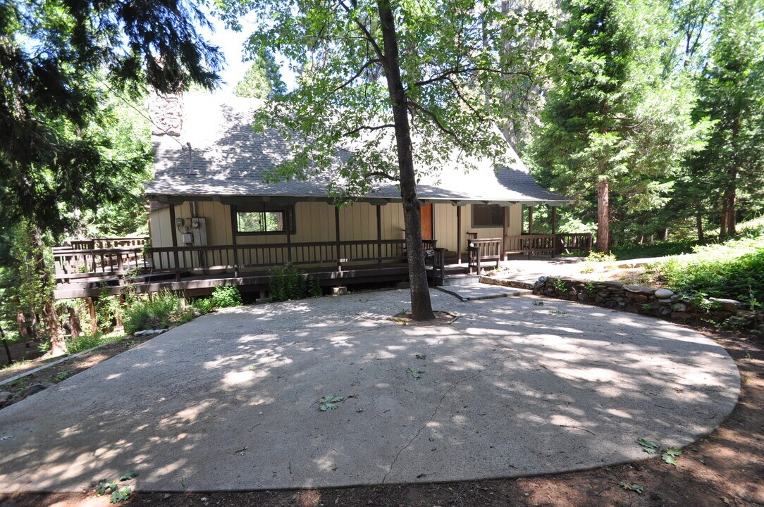 23660 Ontario Dr in Twain Harte, CA - Building Photo