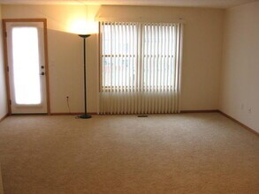 3037 Venice Ln NW in Rochester, MN - Building Photo - Building Photo