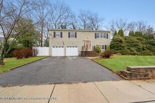 37 Pine Tree Dr in Berkeley Township, NJ - Building Photo