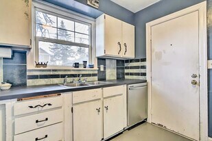 8311 NE Sacramento St in Portland, OR - Building Photo