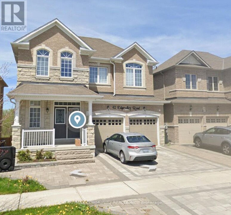 42 Edgevalley Rd in Whitchurch-Stouffville, ON - Building Photo