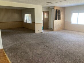 1429 Basswood Way in Hemet, CA - Building Photo - Building Photo