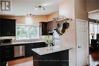 1 Vera Ct in Hamilton, ON - Building Photo - Building Photo