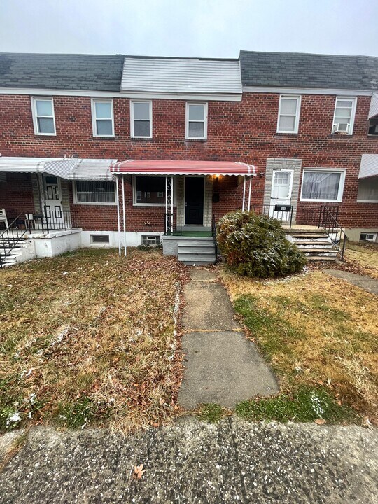 4908 Greencrest Rd in Baltimore, MD - Building Photo