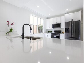 797 Vista Meadows Dr in Weston, FL - Building Photo - Building Photo