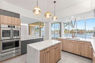 3801 NE 207th St in Miami, FL - Building Photo