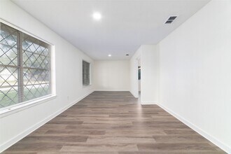 17003 Summer Dew Ln in Houston, TX - Foto de edificio - Building Photo