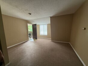 1721 N Jim Minor Rd in Haw River, NC - Foto de edificio - Building Photo