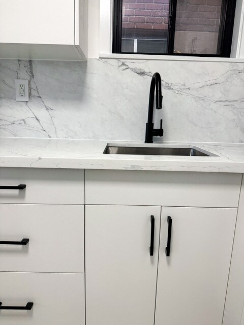 8 Carrington Av in Toronto, ON - Building Photo