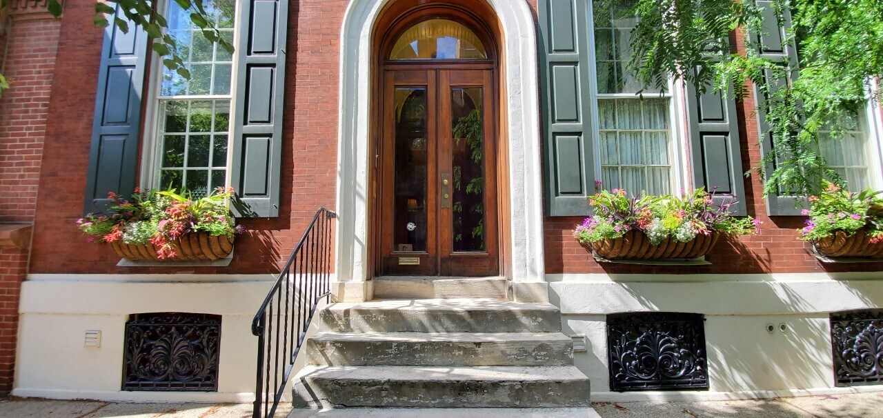 2135 Spruce St, Unit 3F in Philadelphia, PA - Building Photo