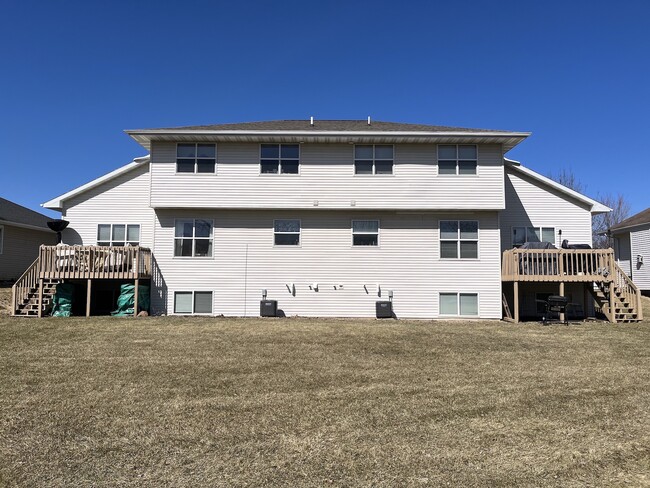 5335 Brookview Dr, Unit 5335 in Appleton, WI - Foto de edificio - Building Photo