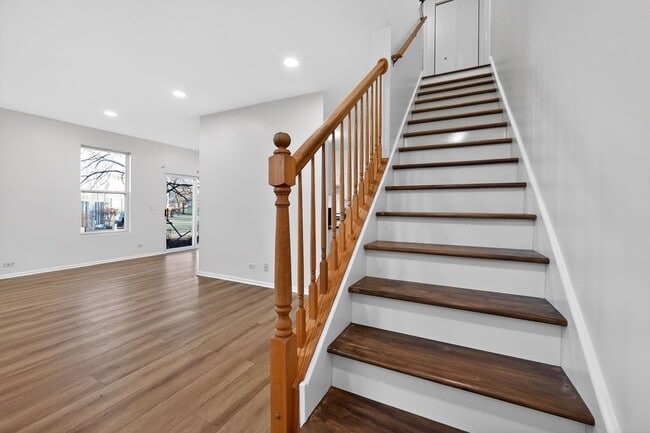 708 Meadowridge Dr in Aurora, IL - Foto de edificio - Building Photo