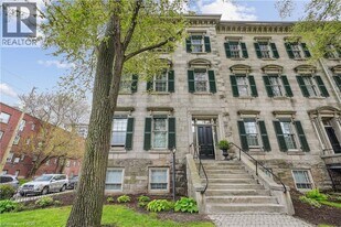 35 Duke St in Hamilton, ON - Building Photo