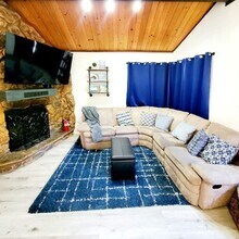 33362 Carlock Dr in Running Springs, CA - Building Photo - Building Photo